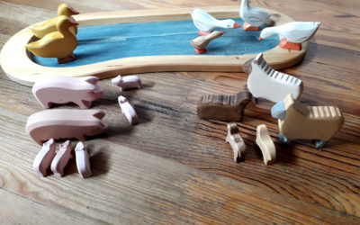 Les animaux en bois et le lac