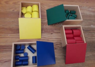 Cylindres de couleur en hêtre