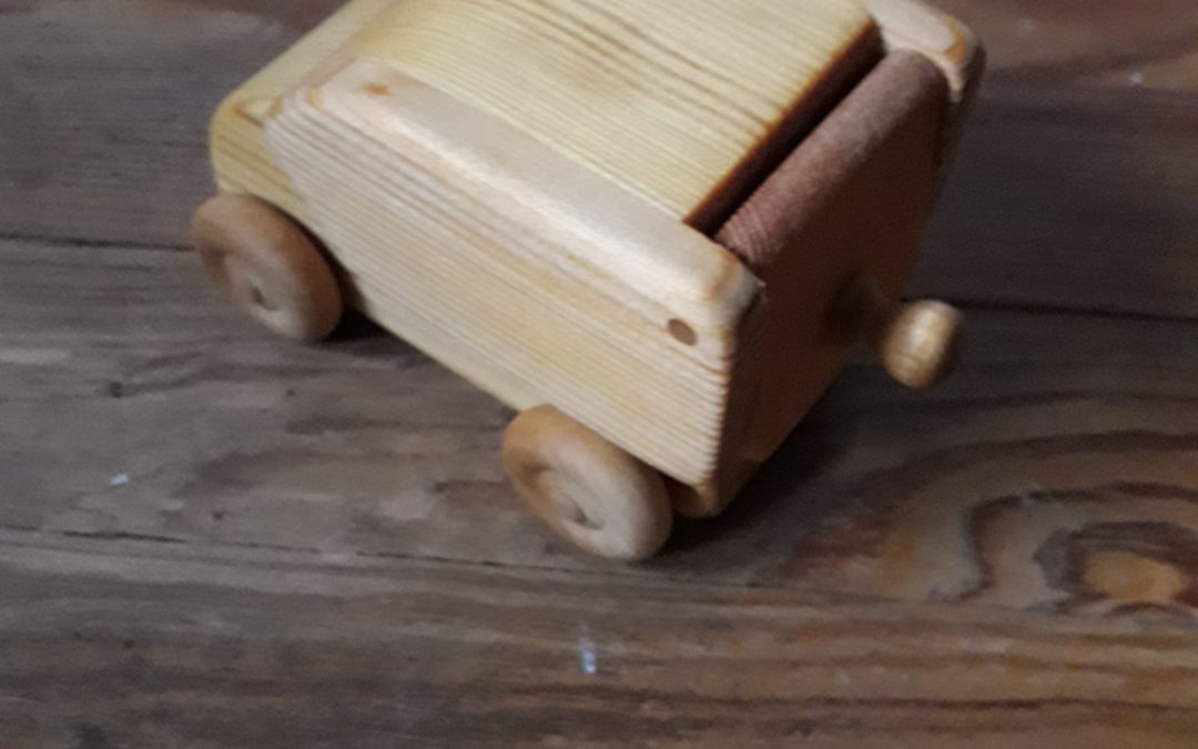 Petite voiture avec coffre