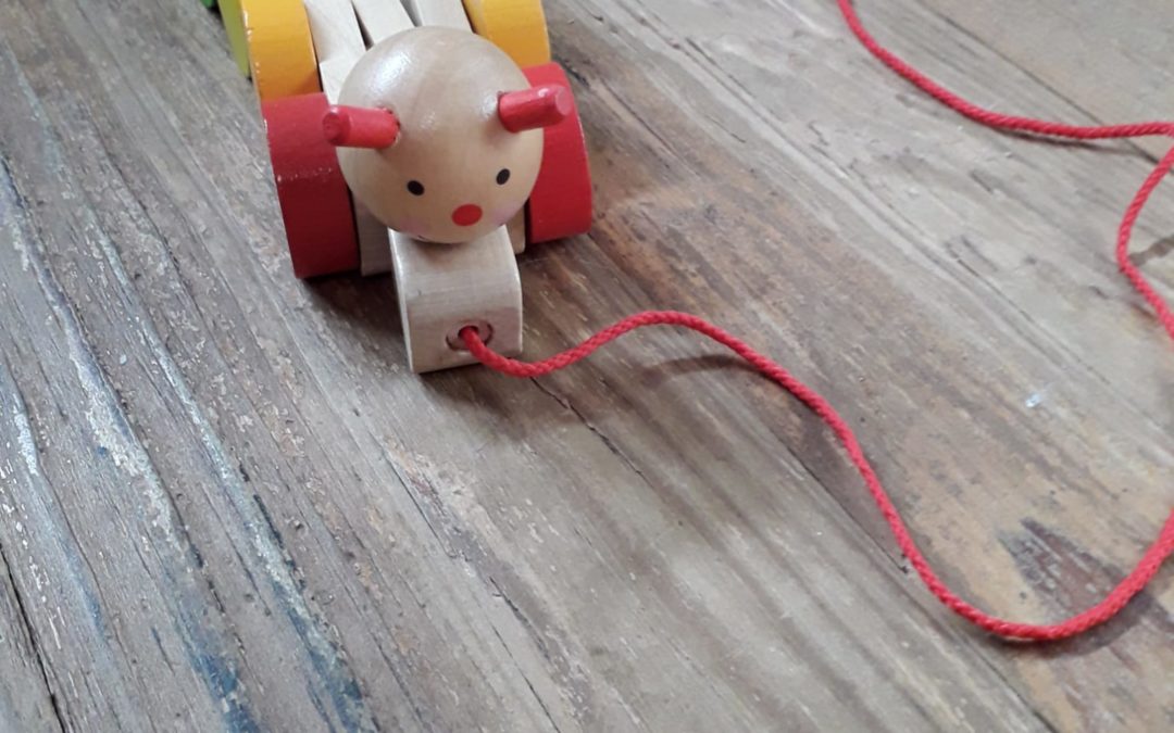 Chenille en bois à tirer