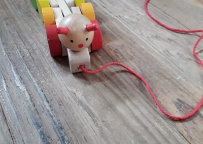 Chenille en bois à tirer