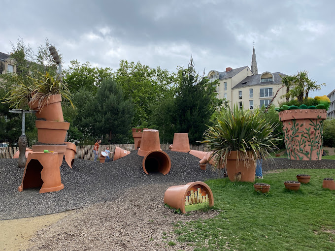 “Depodepo” le jardin public imaginé par Claude Ponti à Nantes