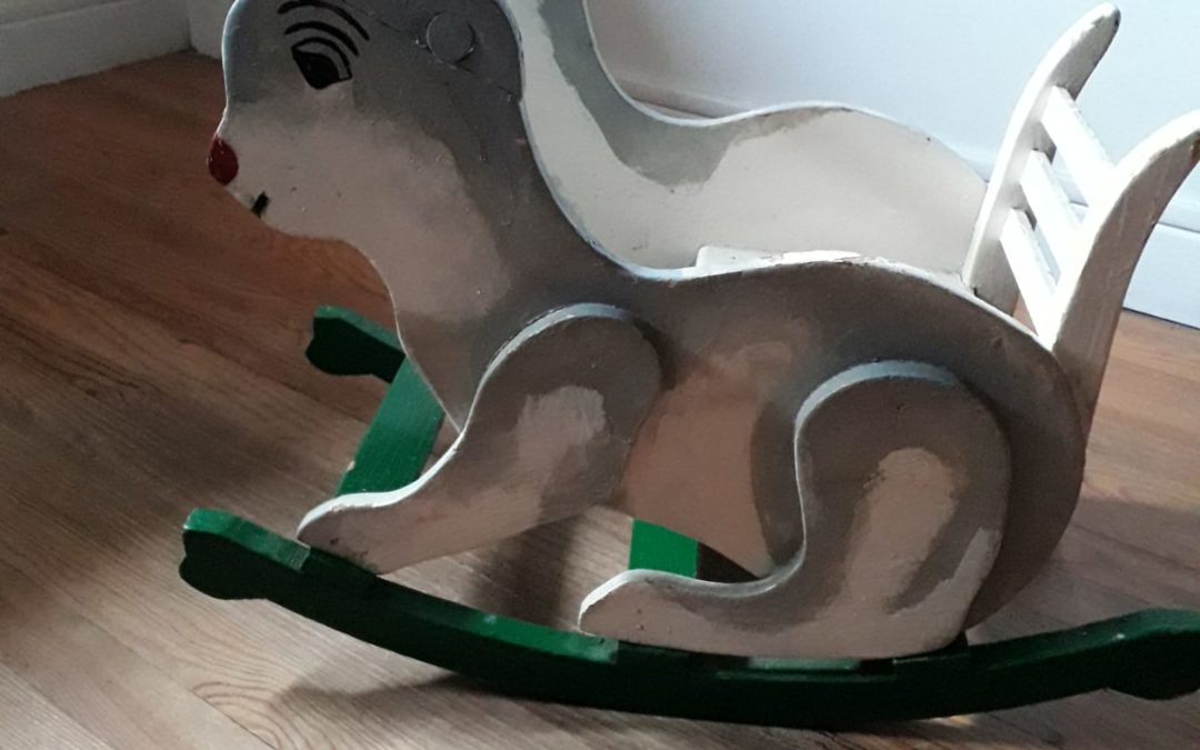 Chat à bascule des années 60